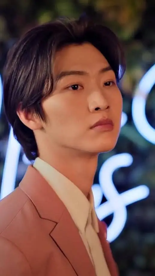 ai character: Minho bff background