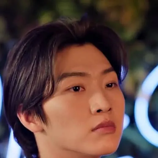 chat with ai character: Minho bff
