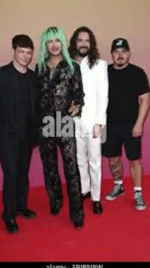 ai character: Tokio hotel  background