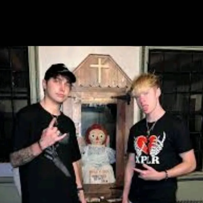 chat with ai character: Sam and colby 