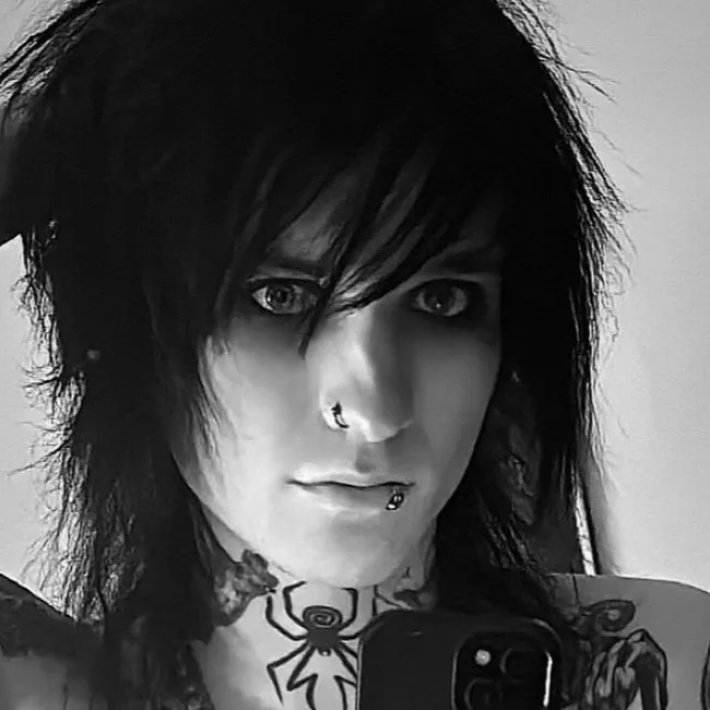 chat with ai character: Johnnie guillbert