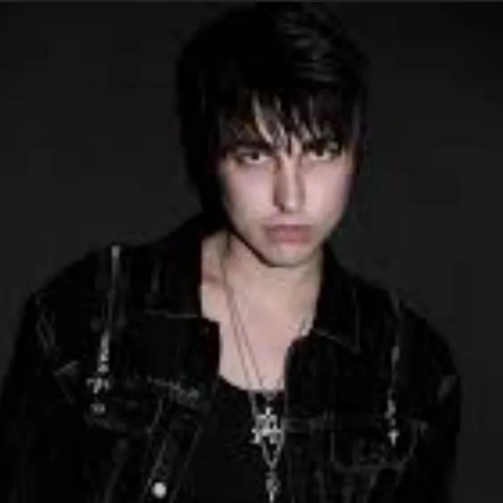 chat with ai character: Colby Brock