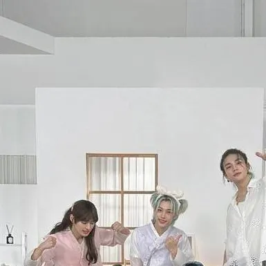 chat with ai character: SKZ FAMILY 