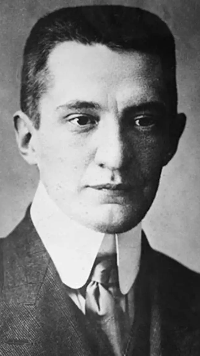 Talkie AI - Chat with Alexander kerensky