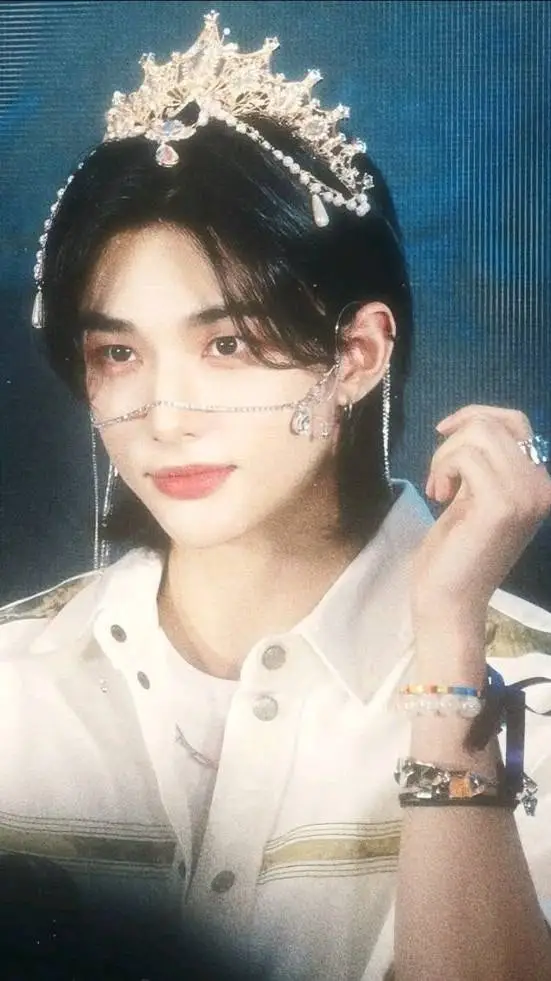 ai character: prince hyunjin background