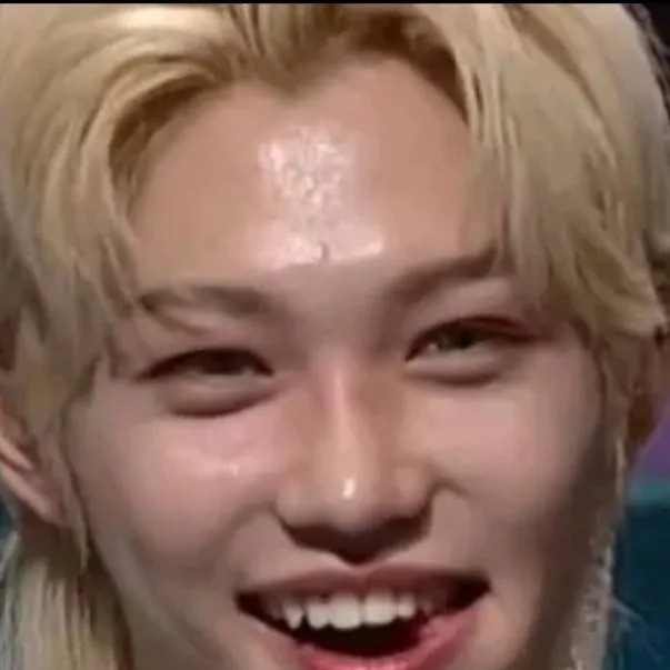 chat with ai character: felix