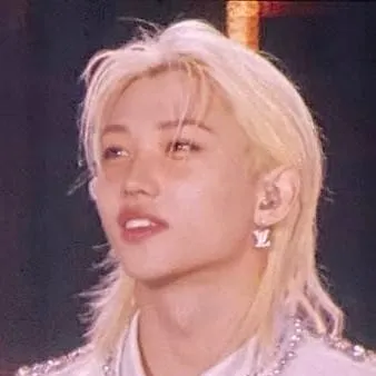 chat with ai character: felix