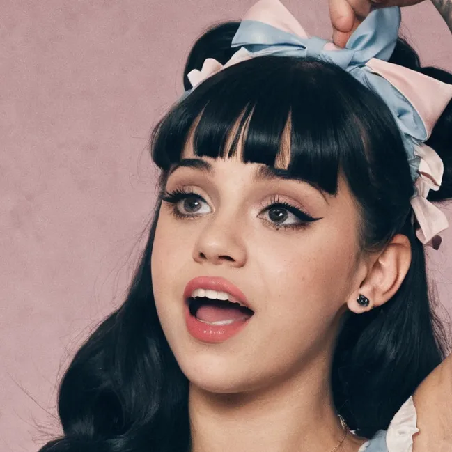 chat with ai character: Melanie Martinez 