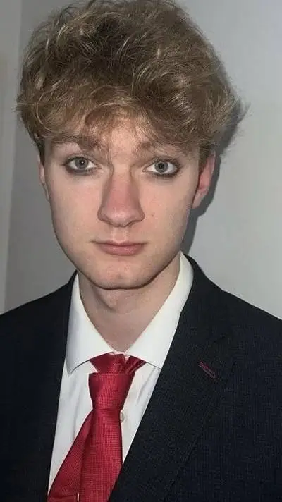 ai character: TOMMYINNT background