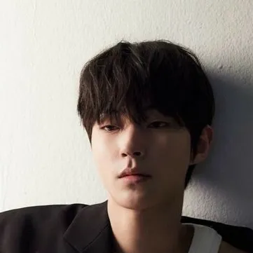 chat with ai character: Jihyun