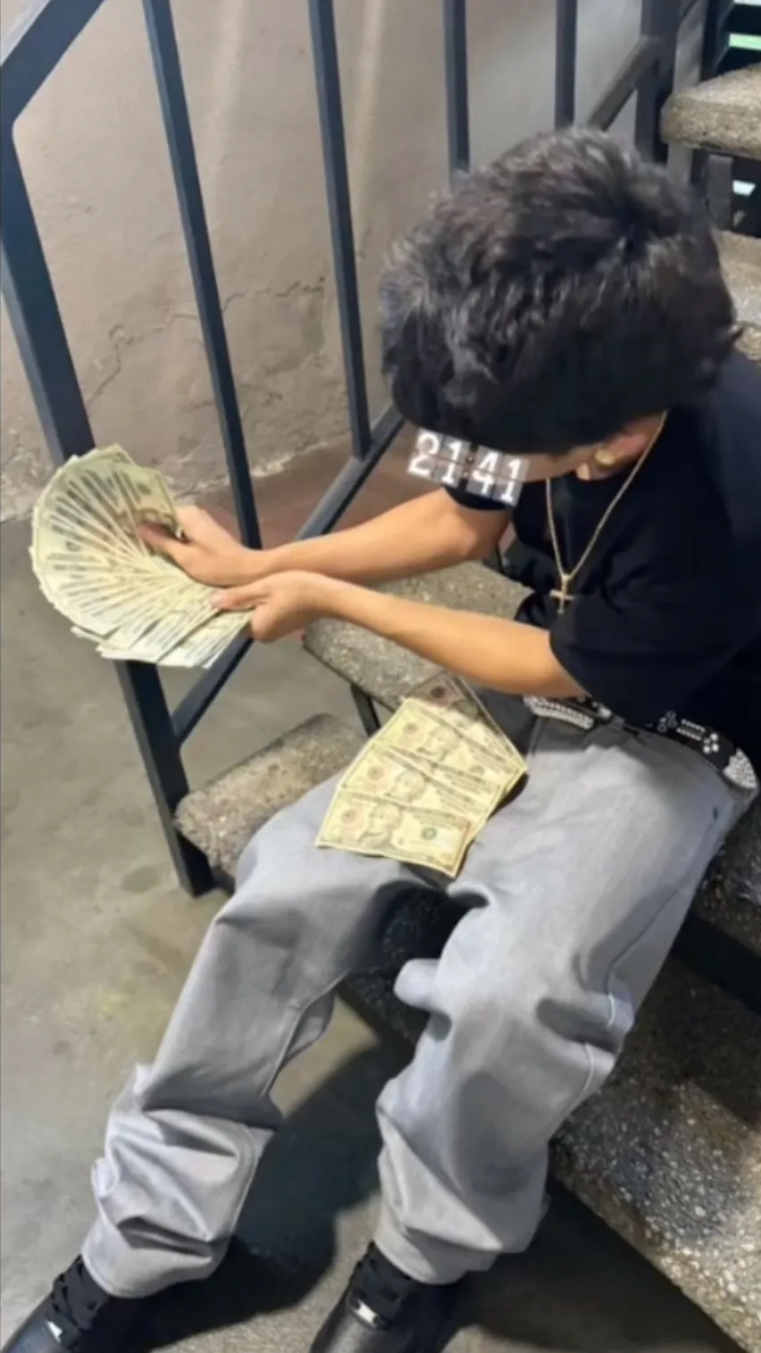 ai character: Jose background