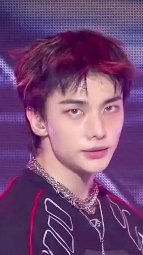 ai character: Hyunjin  background