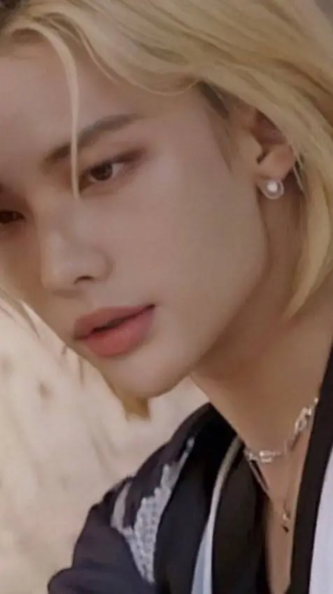 ai character: Hyunjin  background