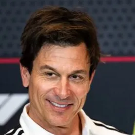 chat with ai character: Toto Wolff