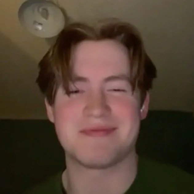 chat with ai character: Kit Connor 