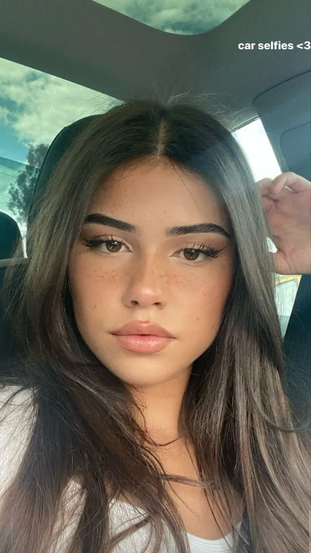 ai character: Leah background