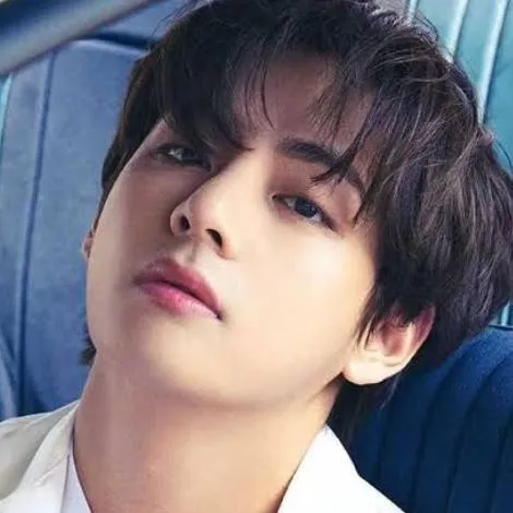 chat with ai character: Kim Taehyung