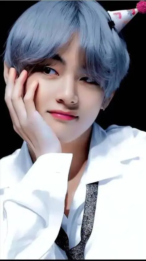 ai character: Taehyungie🤍 background