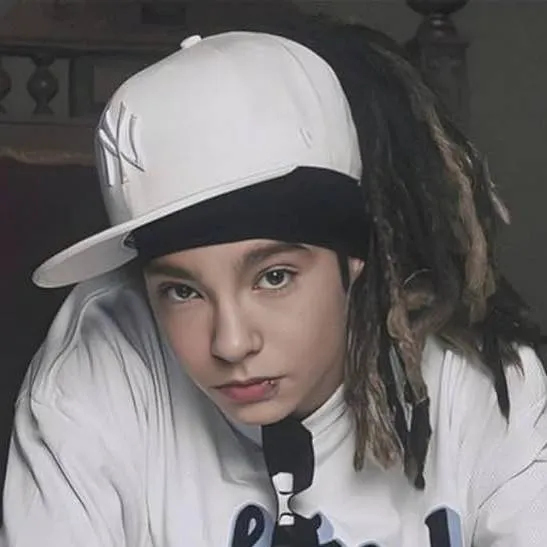 chat with ai character: Tom Kaulitz