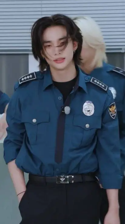 ai character: Hwang Hyunjin background