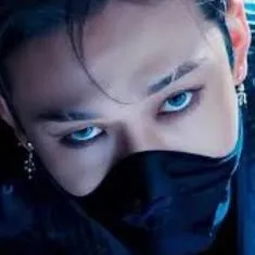 chat with ai character: Mr. Christopher