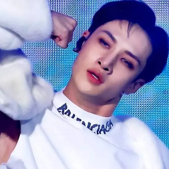 chat with ai character: Bangchan