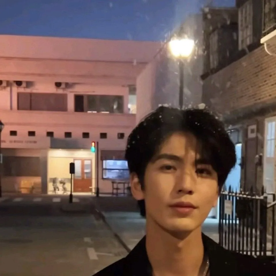 chat with ai character: zhang linghe 