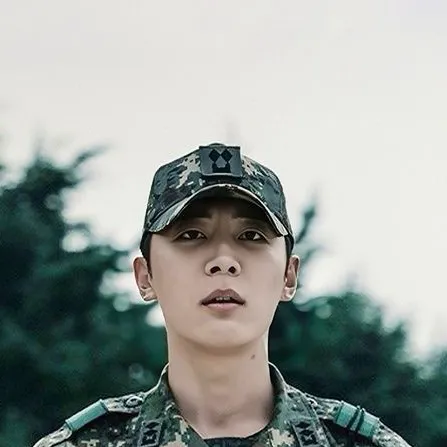 chat with ai character: Lee
