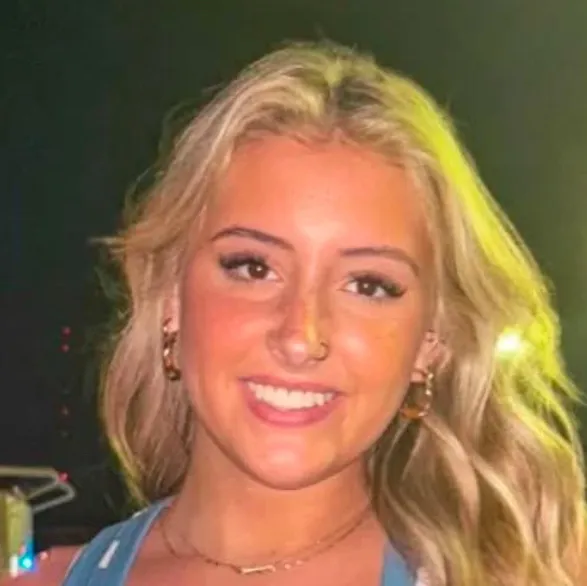 chat with ai character: Shelly 