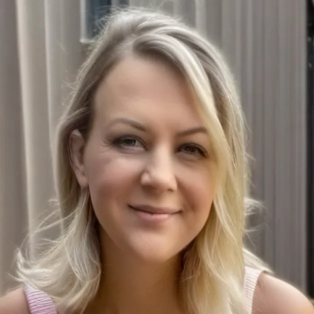 chat with ai character: Emma