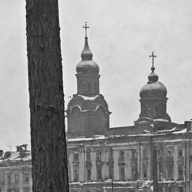 chat with ai character: leningrad (1944)