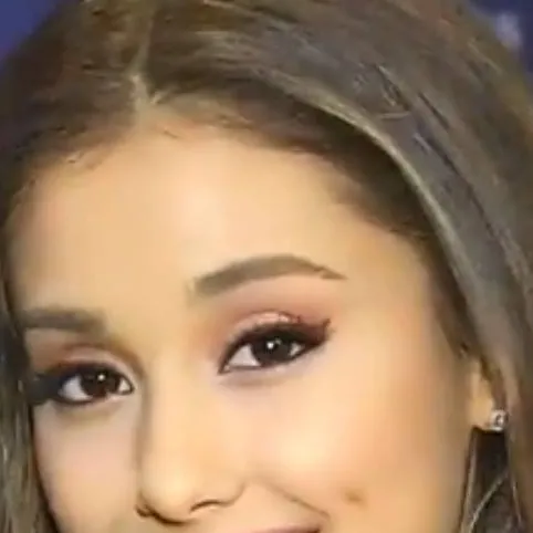 chat with ai character: Ariana Grande