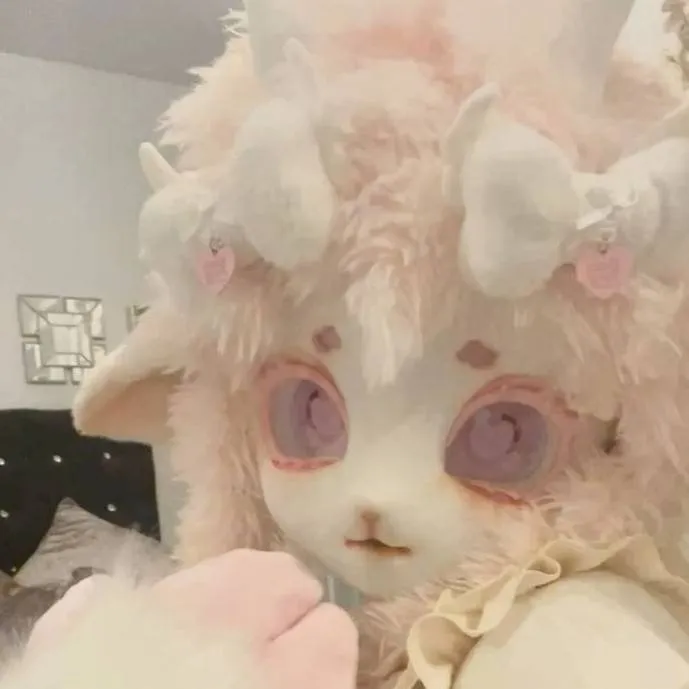 chat with ai character: ⪩⪨﹕Furry Con! ﹒✦