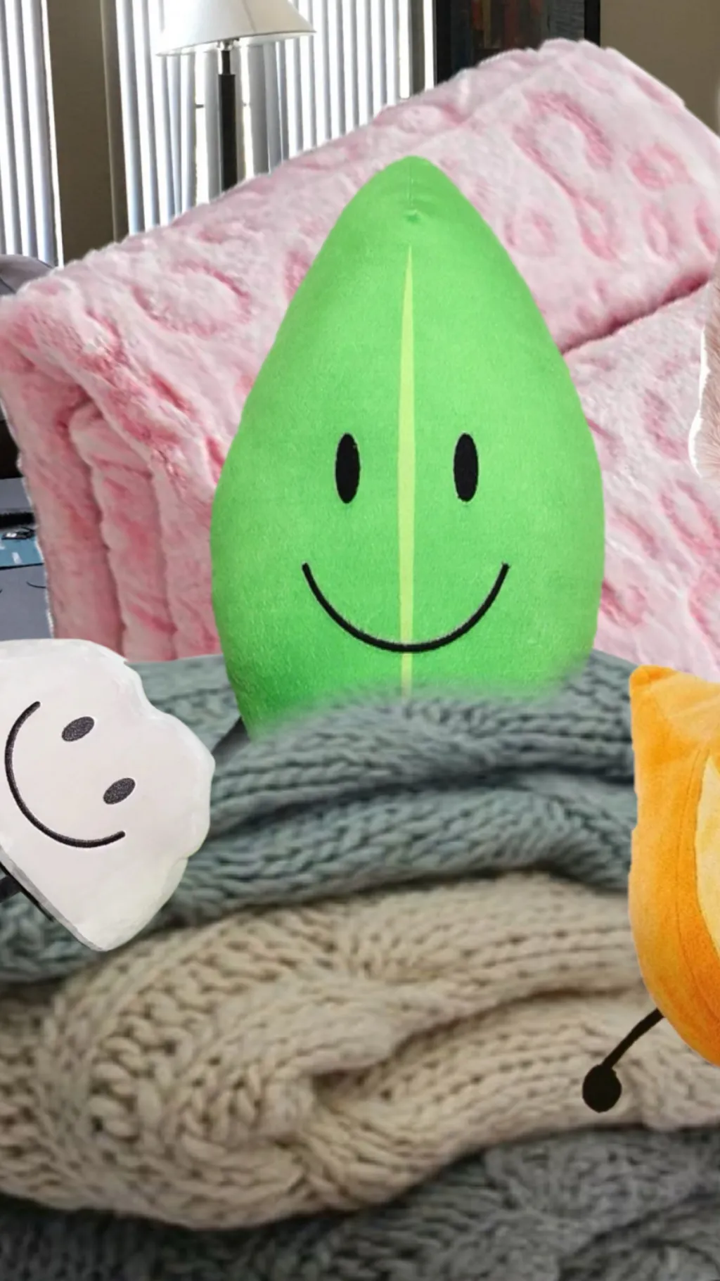 ai character: Fruitcake background