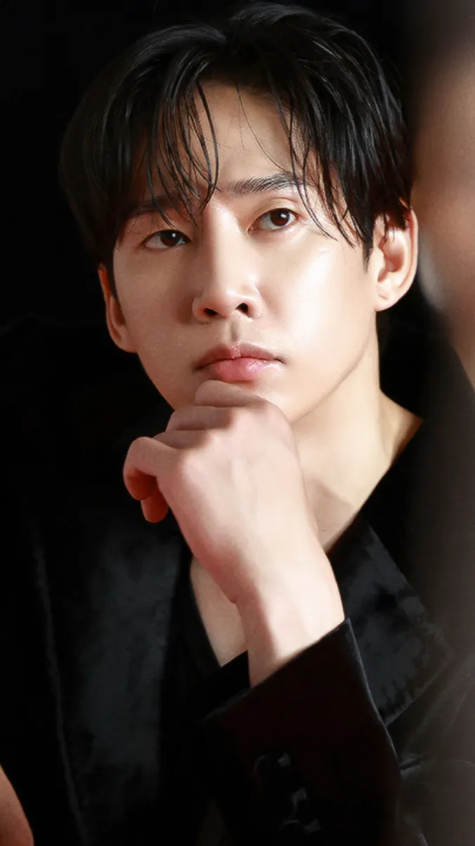 ai character: Park sung hoon  background