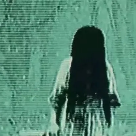 chat with ai character: The ring