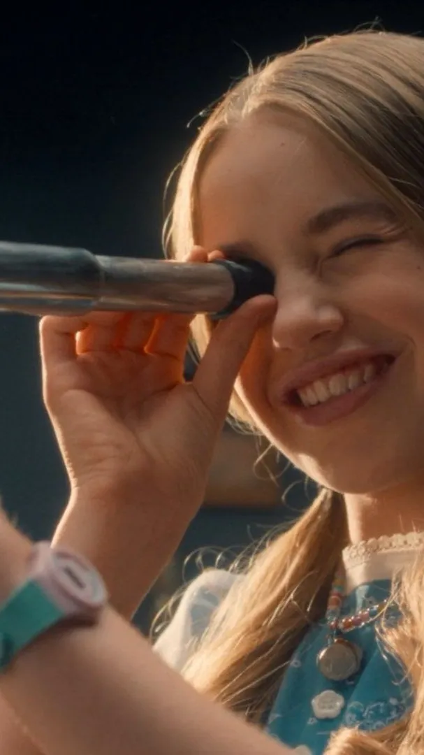 ai character: Holly wheeler  background