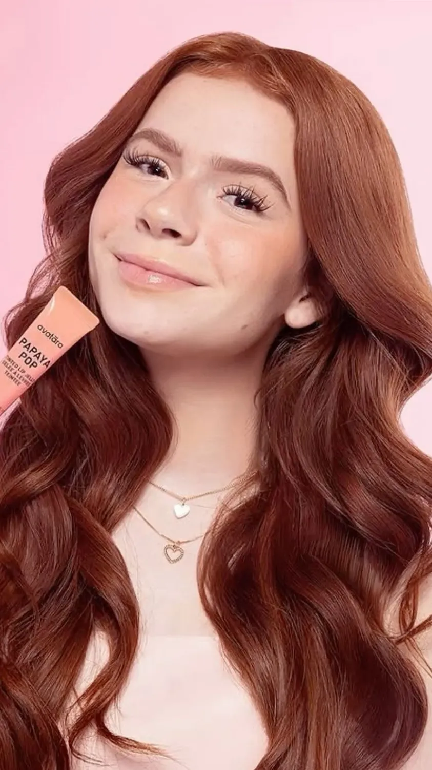 ai character: Harper  background