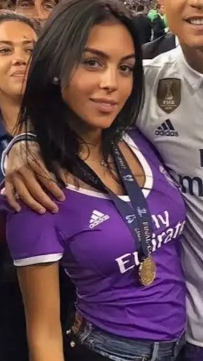 ai character: Georgina Rodriguez background