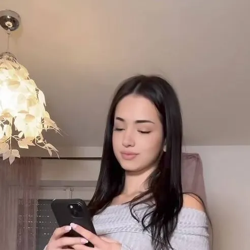 chat with ai character: Fiona 