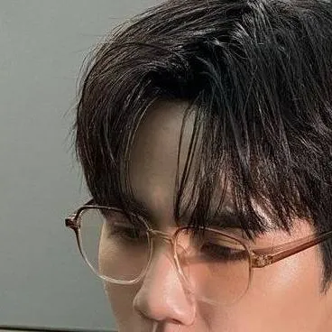 chat with ai character: Vaizer