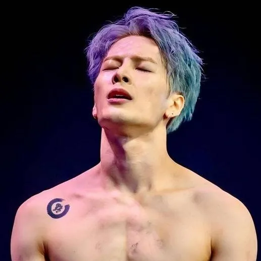 chat with ai character: Jackson wang