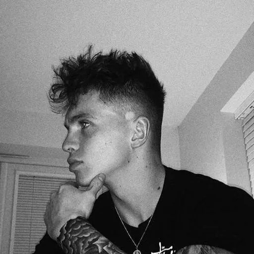 chat with ai character: Joe Weller 