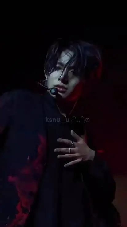 ai character: ‘•Heeseung~Evan•` background
