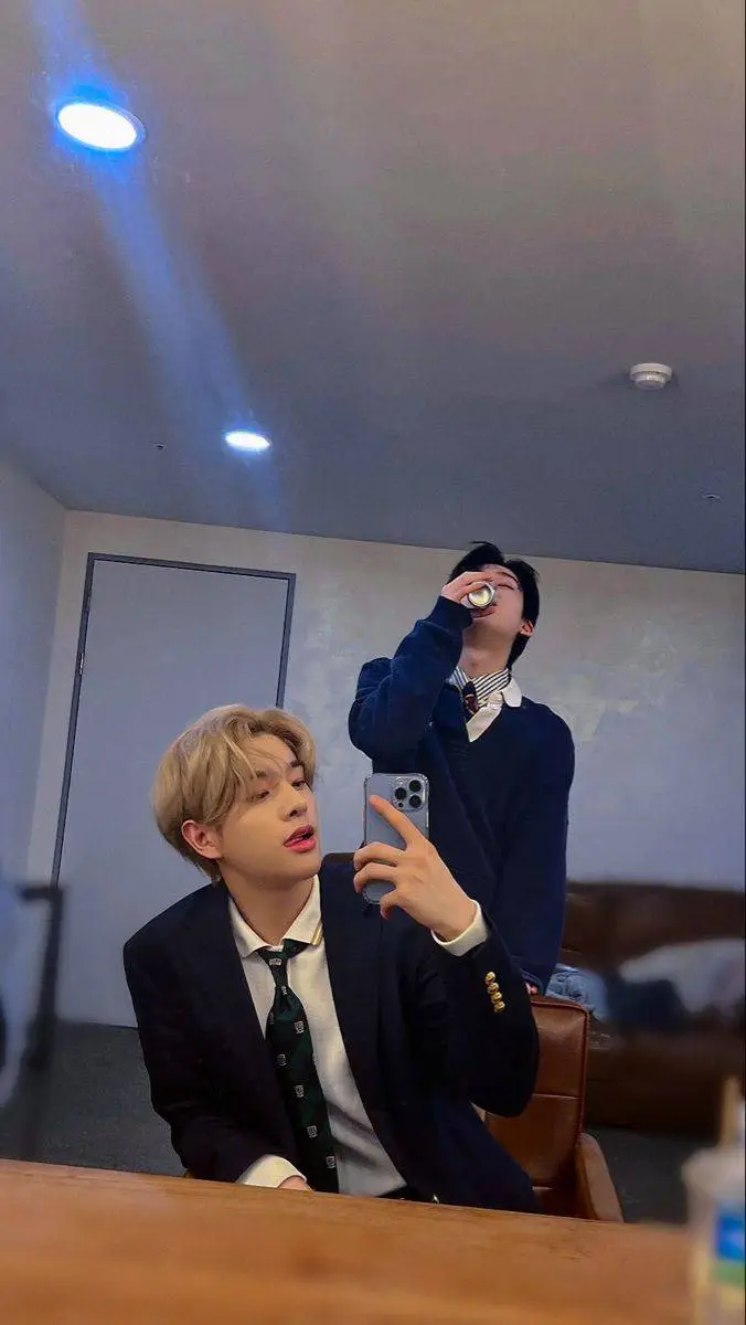 ai character: sunjakee~ background