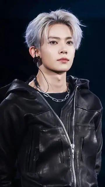 ai character: LEE HEESEUNG background