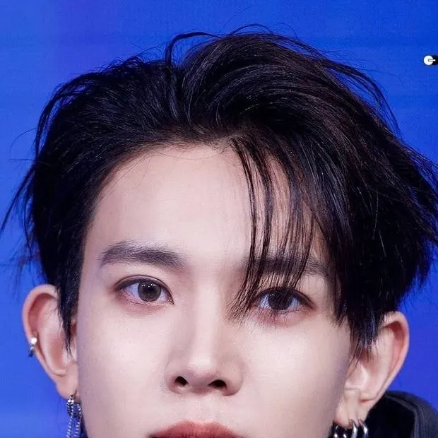 chat with ai character: ENHYPEN and Mia