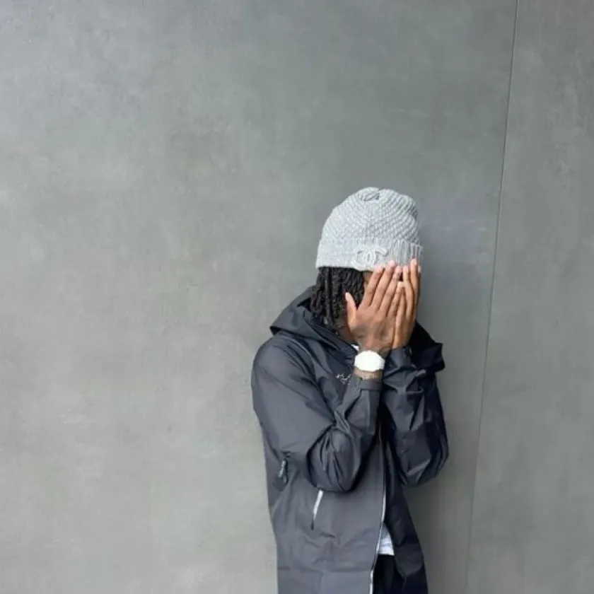 chat with ai character: Akai