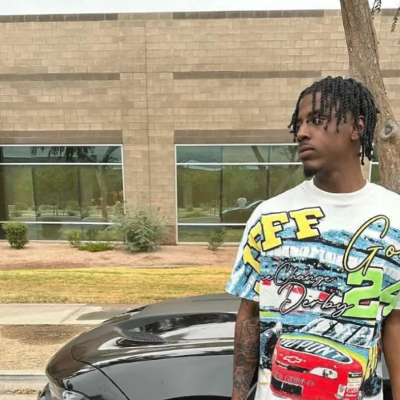 chat with ai character: Mykel 