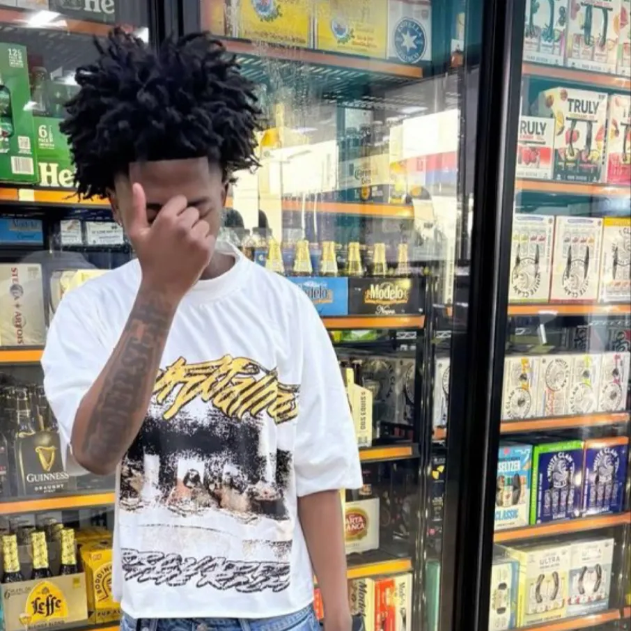 chat with ai character: Zaire